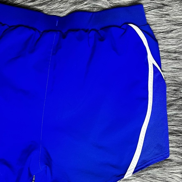 Under Armour Blue Run Shorts - Picture 4 of 4